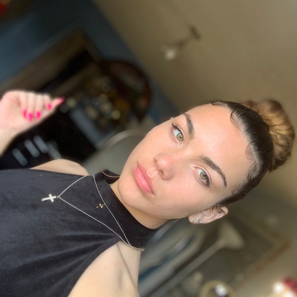 Meet your Posher, Cassandra - Picture 7 of 7